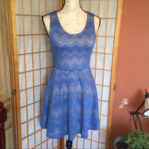 *DONATED* Juniors Chevron Lined Skater Dress S - Picture 2 of 8